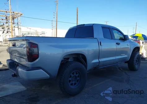 2018 Toyota Tundra Sr5 5.7L V8 z USA, uszkodzony, nr VIN 5TFUY5F13JX686972